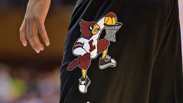 louisville-new-basketball-court-design-retro.jpg